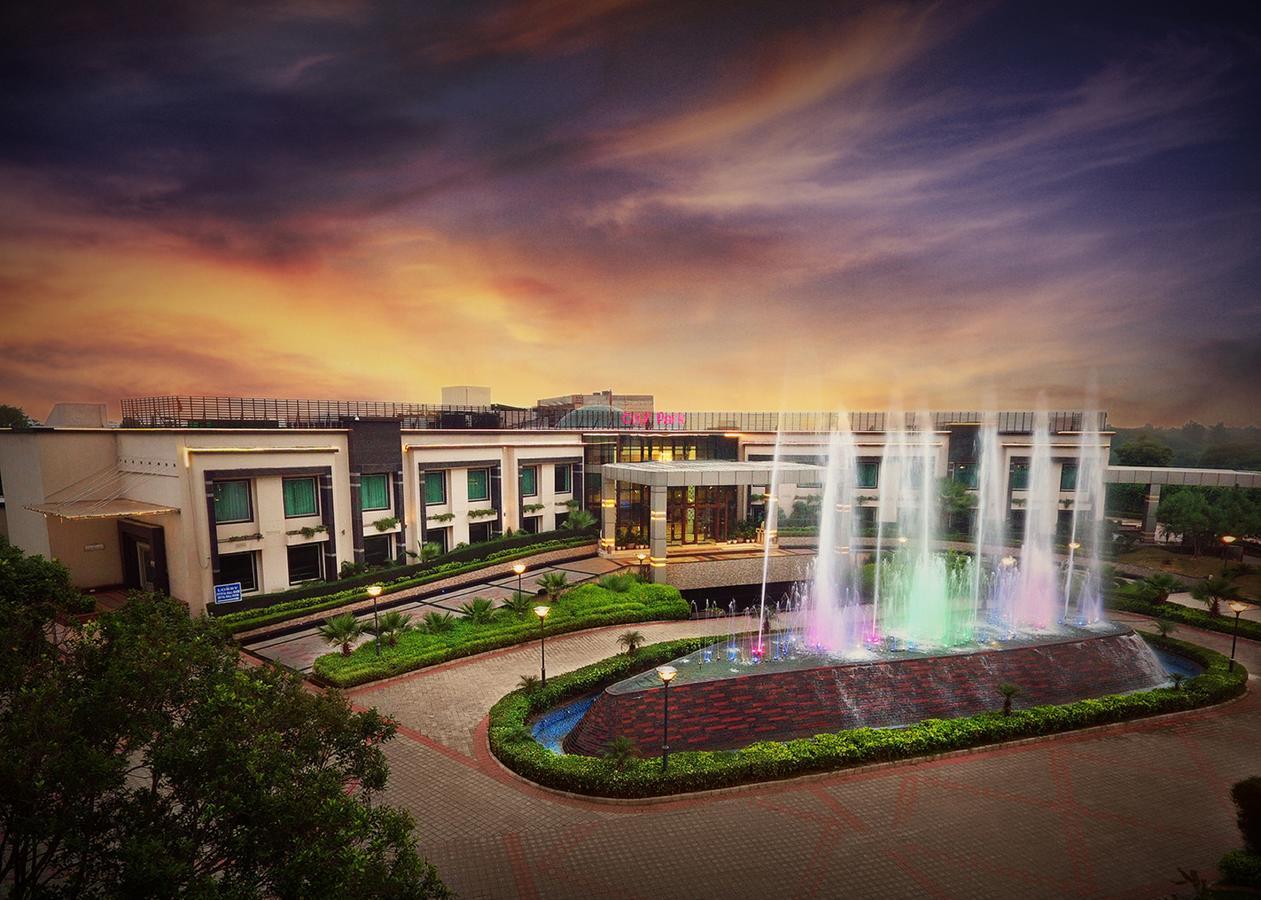 City Park Resort Bahadurgarh Bagian luar foto