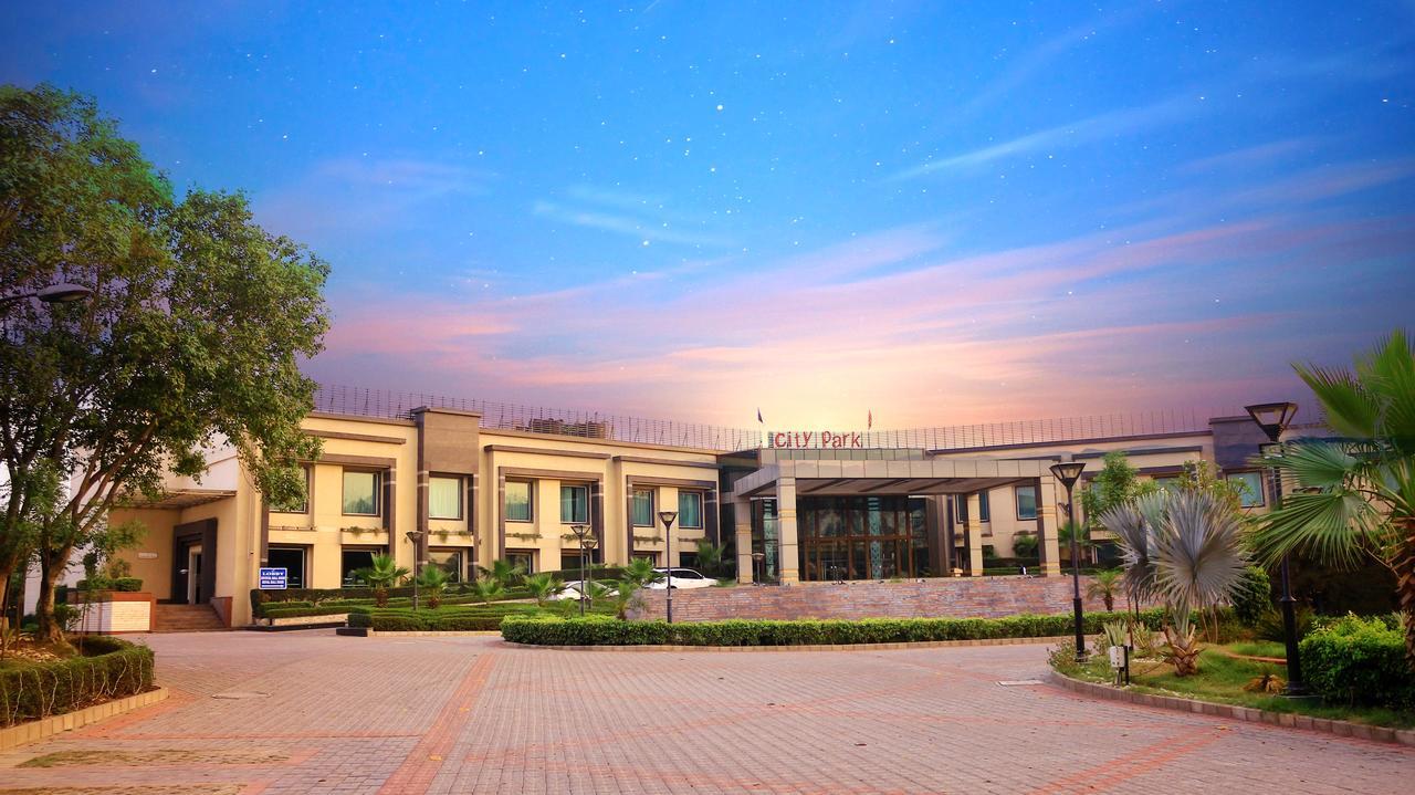 City Park Resort Bahadurgarh Bagian luar foto